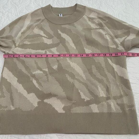 Athleta Womens Jacquard Sweater Abstract Animal Cream Merino Wool Blend medium - Picture 5 of 9